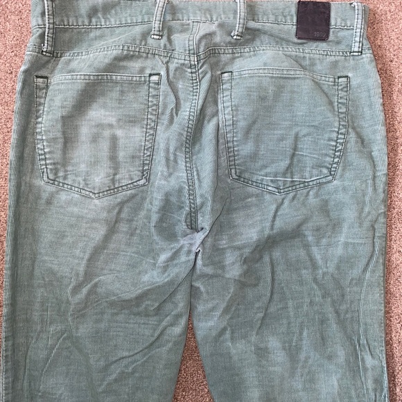 Men’s GAP 36 x 34 Corduroy Straight Legged Pants - Picture 6 of 6